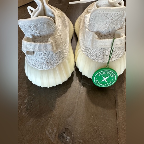 NWT and Box adidas Yeezy Boost 350 V2 'Bone' - US Size: 6 - Picture 5 of 10
